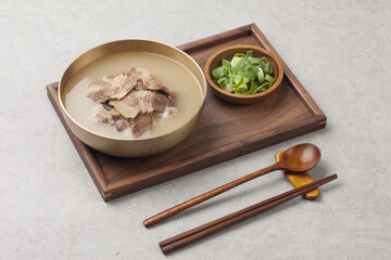  A dish of rice cooked in a soup made with beef head meat, bones, radish, and other vegetables.   
