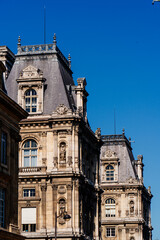 Obraz premium Hotel de Ville in Paris showing its elegant facade and mansard roof