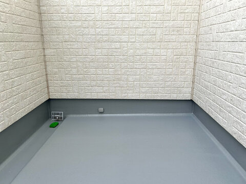 バルコニーの窯業系サイディング壁とウレタン防水