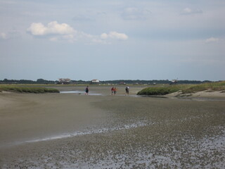 Wattenmeer und Wattwanderer bei Sankt Peter-Ording