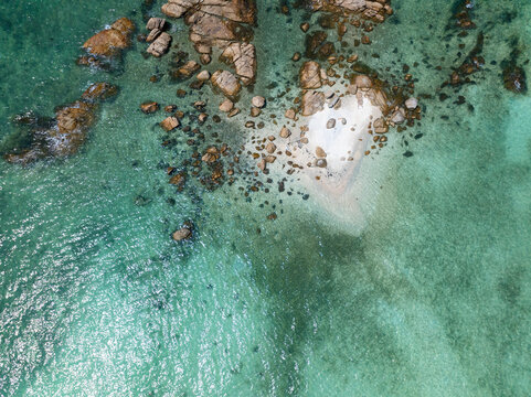 Rocky coastal formations with crystal clear waters in a tranquil tropical setting. Ko Pha Ngan, Thailand.
