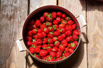 fresh strawberries in a bowl
