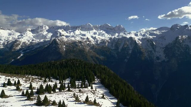 The Montasio plateau and the Canin chain. Between winter and spring