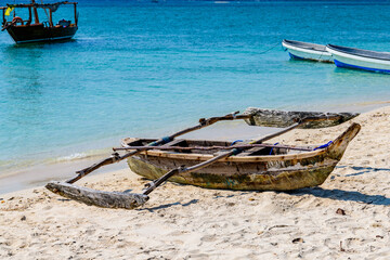 Obraz premium Traditional wooden fishing boat dhow at Zanzibar island, Tanzania