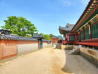 Naklejka premium Beautiful hanok traditional building inside the Gyeongbokgung palace complex in Seoul, South Korea 