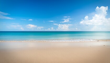 Obraz premium calm beach and blue sky background