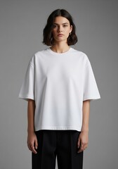 Obraz premium Effortless Style Women's Oversized White T-Shirt, Perfect for Everyday Wear