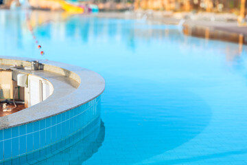 Empty bar counter of the swimming pool with clear azure water