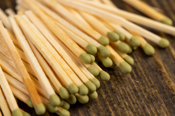 matches scattered in a large pile, a large number of thin wooden matches with a head, close up