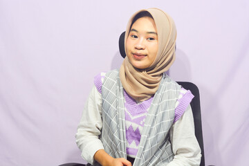 Indonesian Muslim woman with strong body movements who is a young businesswoman