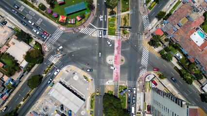 Cruce de avenidas en la ciudad de Lima.