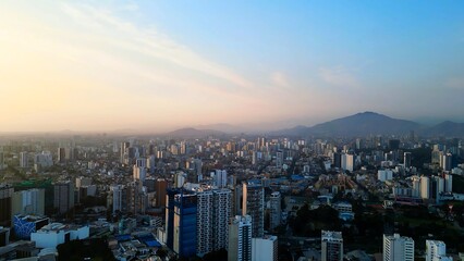 Obraz premium Beautiful sunset over Jesús María district in the City of Kings, Lima, Peru.
