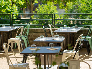 Sunny Outdoor Café Terrace with Empty Tables and Glasses – Vals-les-Bains, France