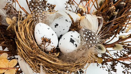 Wielkanoc, gniazdo z jajami, kartka świąteczna, wianek świąteczny, dekoracje wielkanocne. Easter, easter decorations, poster.

