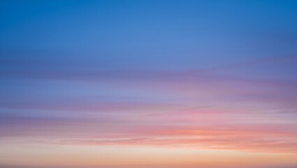 Obraz premium Serene Sunset Sky Pastel Hues and Soft Cloudscape
