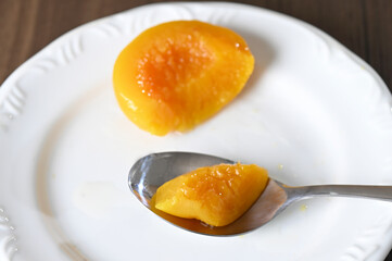 Melocotón en almíbar fruta sabrosa nutritiva natural
