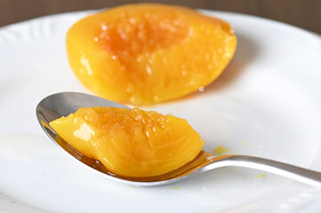 Melocotón en almíbar fruta sabrosa nutritiva natural