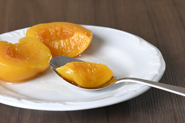 Melocotón en almíbar fruta sabrosa nutritiva natural