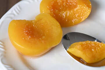 Melocotón en almíbar fruta sabrosa nutritiva natural