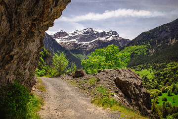 Valle de Bujaruelo en el pirineo, Torla, España