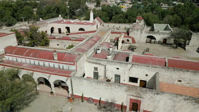Giro sobre  casa grande de la ex hacienda de Carranco, en el municipio de  Villa de reyes, San Luis Potos&iacute;, M&eacute;xico
