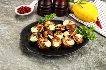 Fresnch escargort with basil butter