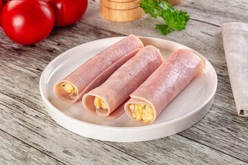 Roll with han and cheese snack