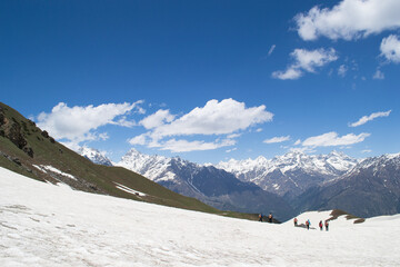 Himalayan Treks – Exploring Sar Pass, Snow Trails of Himachal & Uttarakhand Heights
