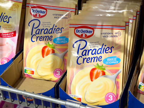 Dr. oetker paradies creme vanilla flavor dessert packaging display