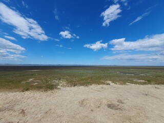 Strandlanschaft in Dangast. Das Nordseebad Dangast ist ein Kurort und Stadtteil von Varel im Landkreis Friesland. Es liegt am südwestlichen Jadebusen.