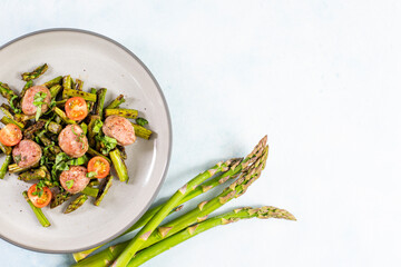 Green asparagus with Salsiccia