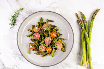 Green asparagus with Salsiccia