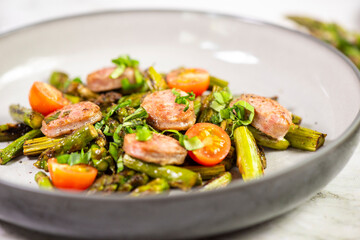 Green asparagus with Salsiccia