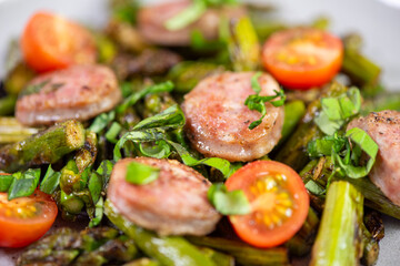 Green asparagus with Salsiccia