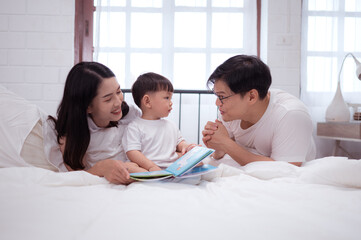 Before putting the kids to bed, parents, and kid unwind and play in the bedroom