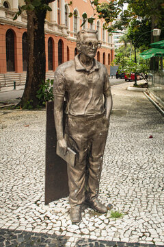 Statue of the poet from Par&aacute;, Rui Barata, in Republic Square, Amazonas, city of Bel&eacute;m, Par&aacute;, northern Brazil