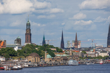 Der Hamburger HAfen und die Elbe