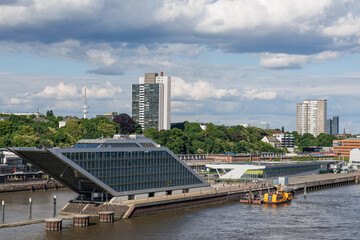 Der Hamburger HAfen und die Elbe