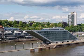 Der Hamburger HAfen und die Elbe