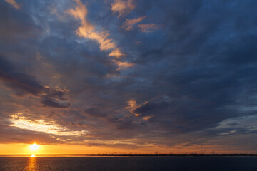 Sonnenuntergang auf der Elbe