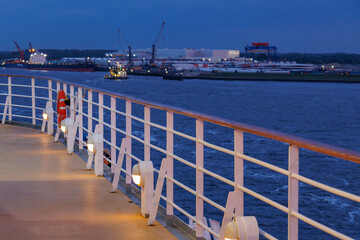 Sonnenuntergang auf der Elbe