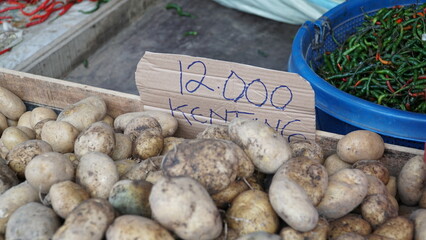 Selling price of potatoes in traditional markets