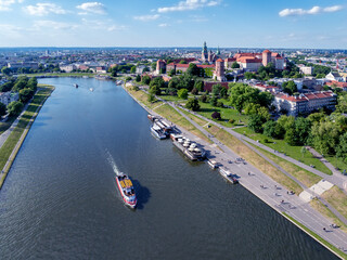 Poland, Krakow skyline with Wawel and Vistula river
