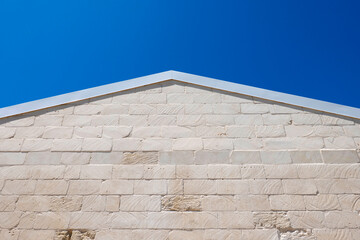 Tetto con muro