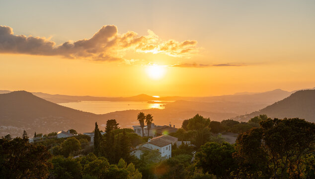 Coucher de soleil sur la rade de Toulon depuis la Californie de Carqueiranne