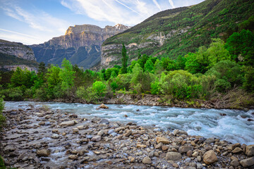 Paisajes de Torla en el Pirineo, España