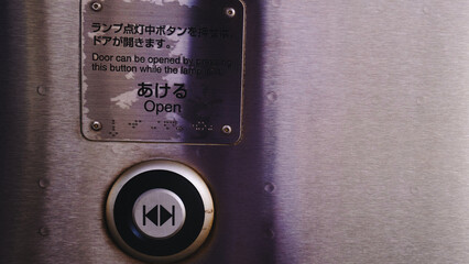 エレベーターのボタン