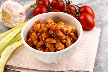 White baked bean in tomato sauce