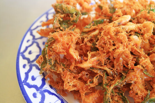 Mouthwatering Deep Fried Shrimp with Ming Aralia Fritters, a Popular Southern Thai Dish