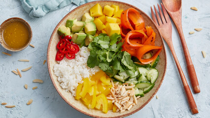 Reissalat mit Karottenlachs